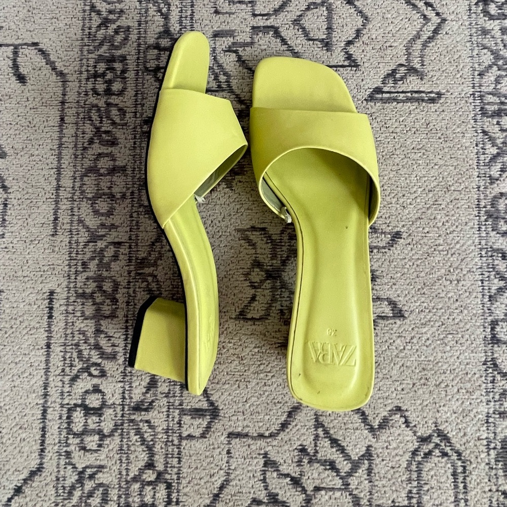 Zara kitten heel